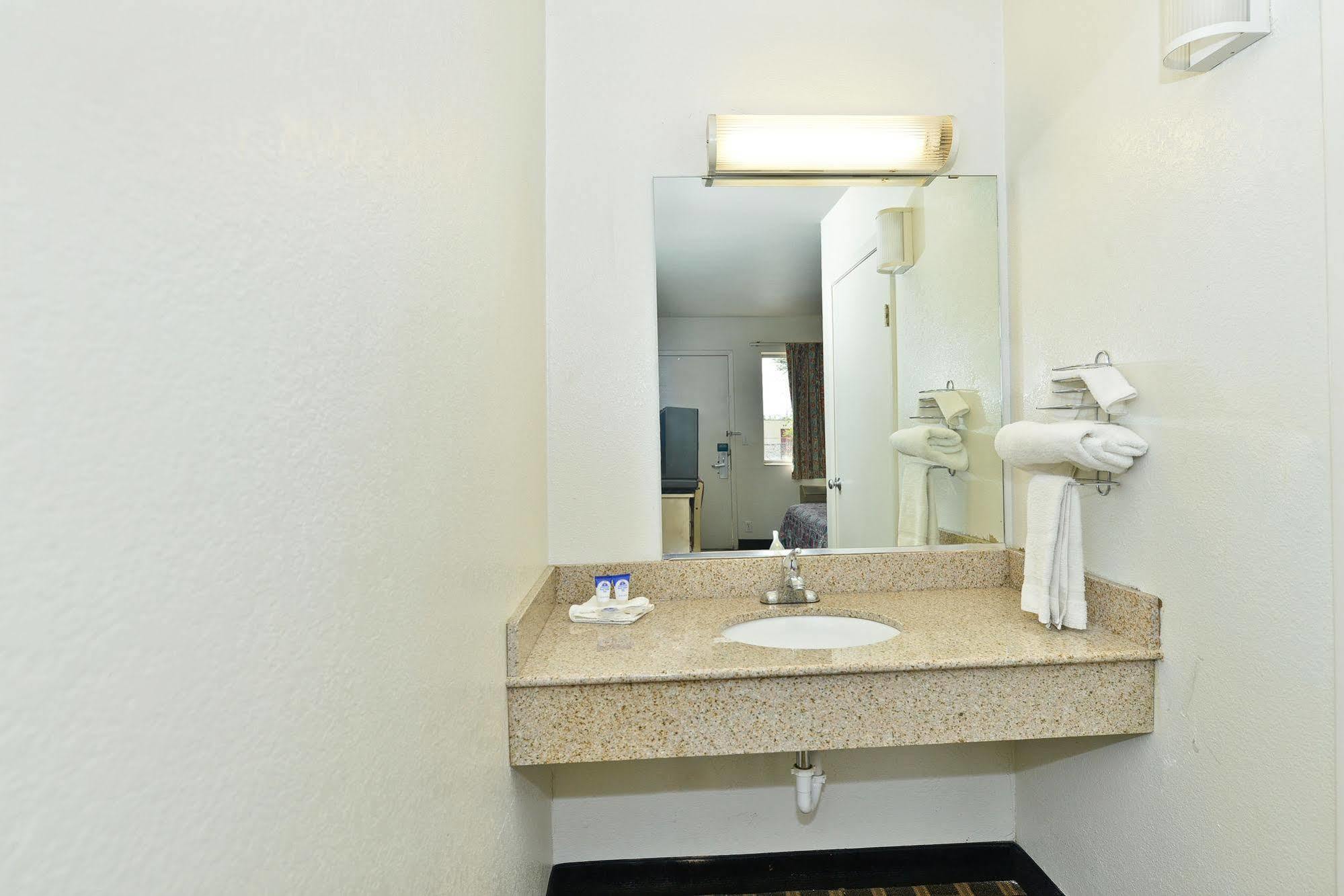 Americas Best Value Inn Amarillo Airport/Grand Street Exterior photo